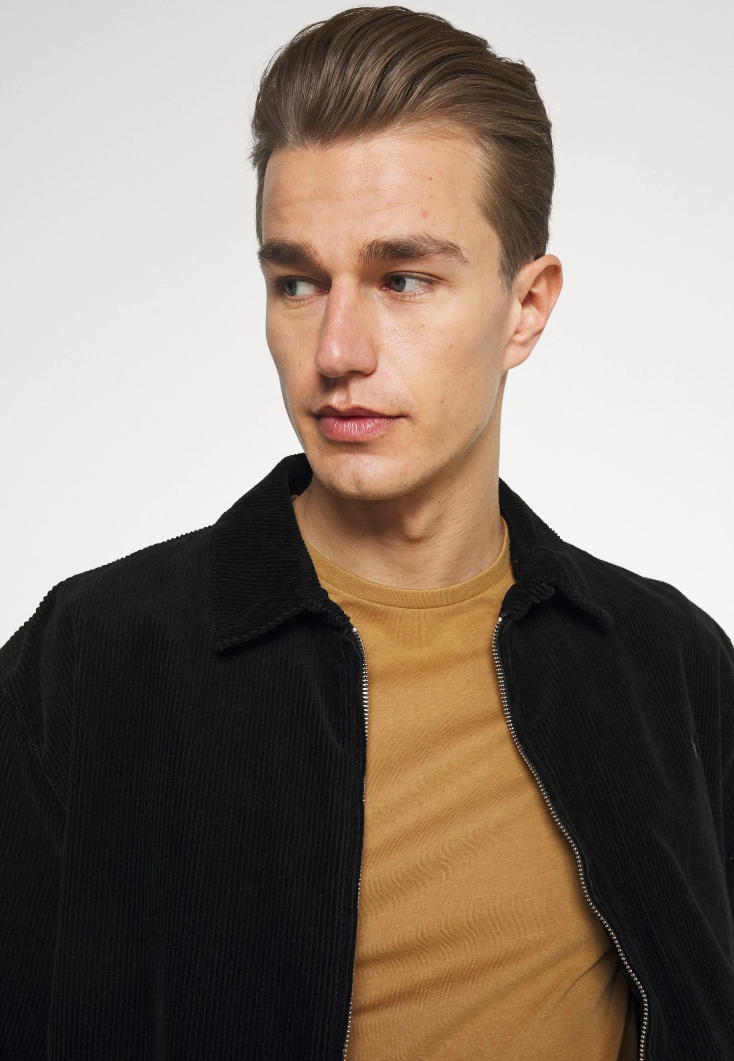 Pier One 5 Pack - Camiseta Básica - Brown/White/Black 9 Pier One 5 Pack - Camiseta Básica - Brown/White/Black - Imagen 7