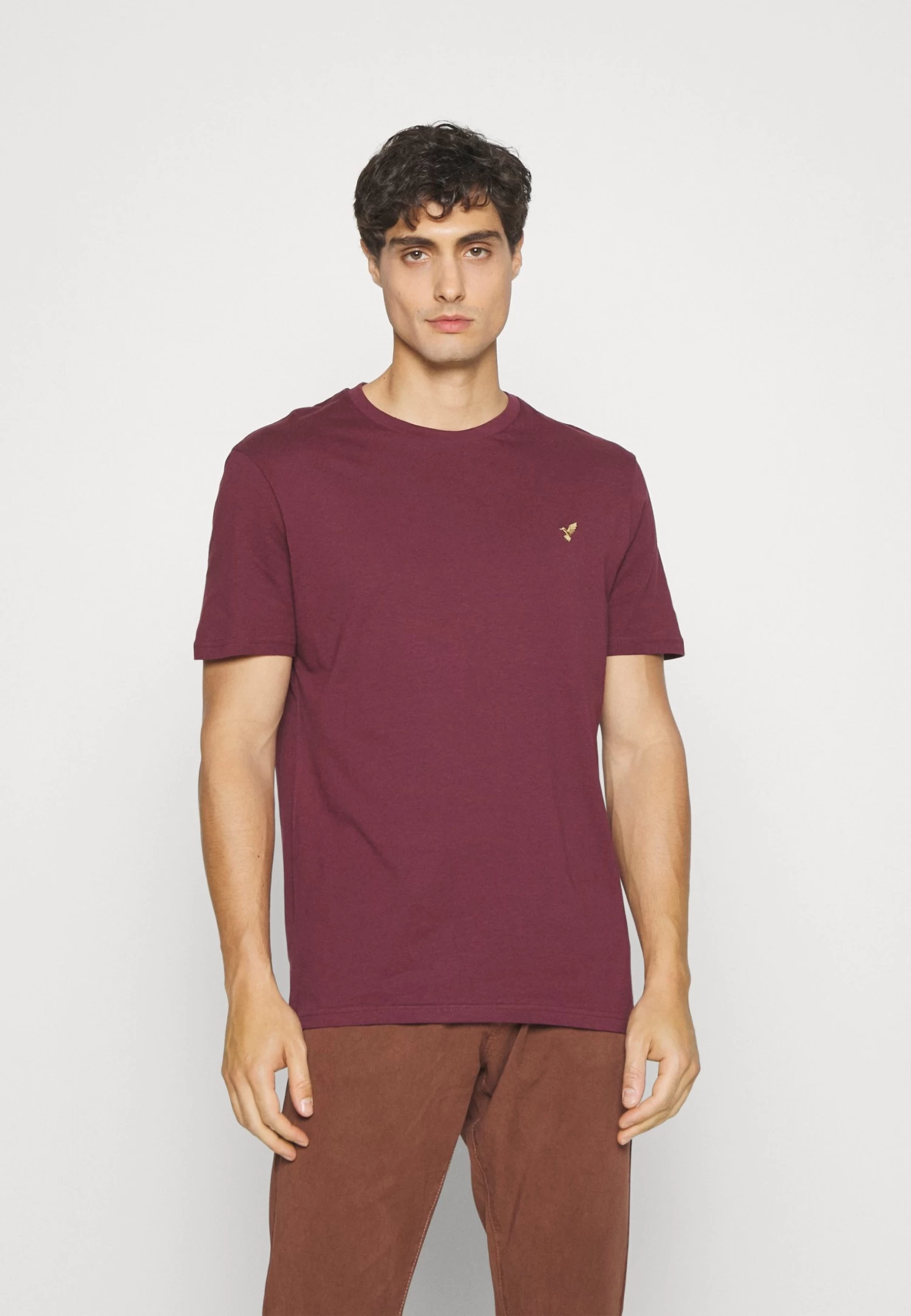 Pier One 3 Pack - Camiseta Básica - Off-White/Bordeaux/Mint 8 Pier One 3 Pack - Camiseta Básica - Off-White/Bordeaux/Mint - Imagen 6