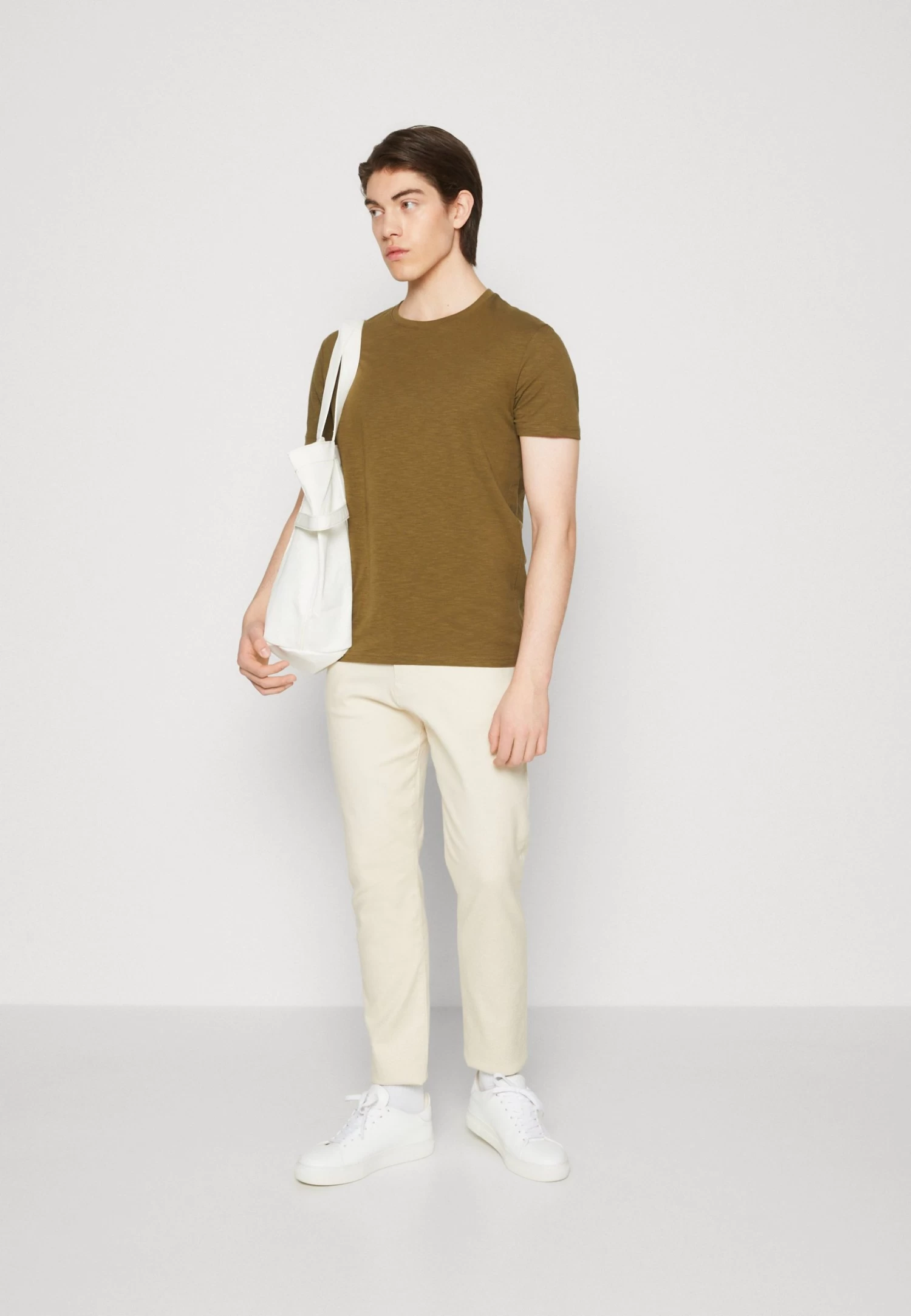 Pier One 5 Pack - Camiseta Básica - Black/Light Blue/Khaki/Mint/Beige 3 Pier One 5 Pack - Camiseta Básica - Black/Light Blue/Khaki/Mint/Beige