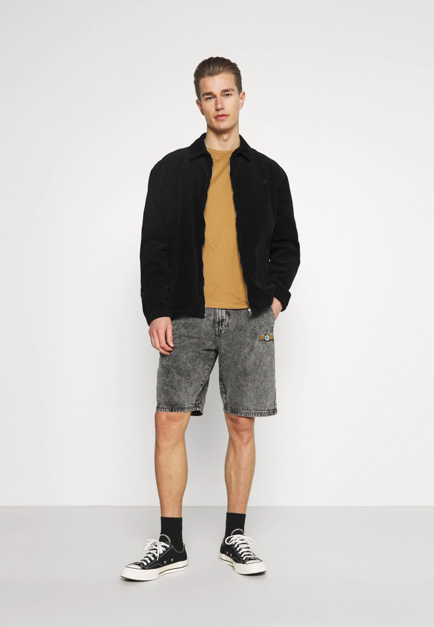 Pier One 5 Pack - Camiseta Básica - Brown/White/Black 3 Pier One 5 Pack - Camiseta Básica - Brown/White/Black