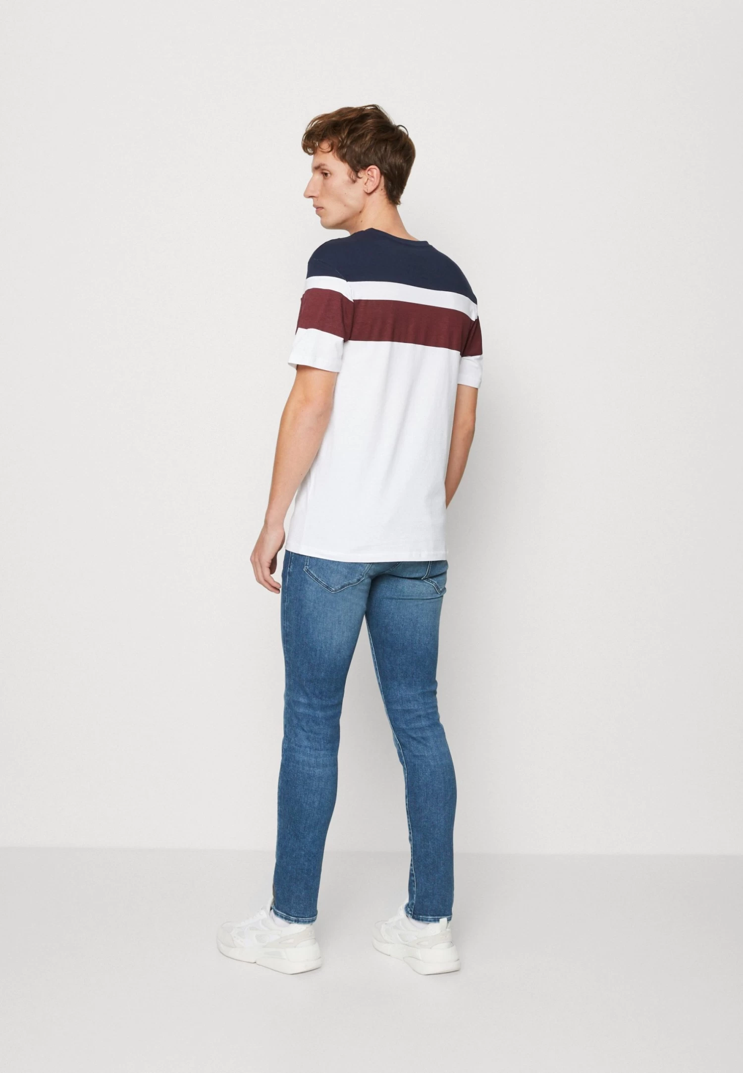 Pier One Camiseta Estampada - White 5 Pier One Camiseta Estampada - White - Imagen 3