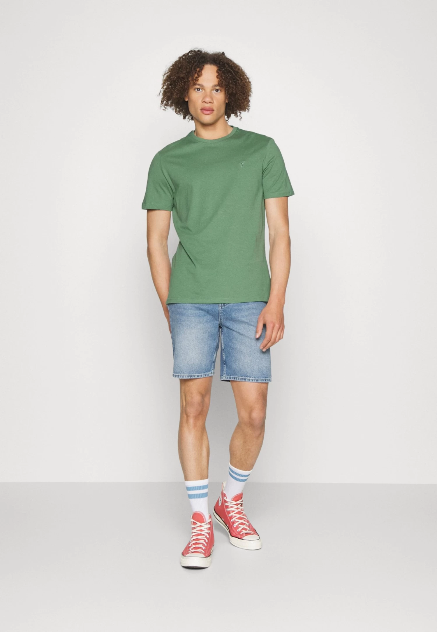 Pier One Unisex 5 Pack - Camiseta Básica - Light Blue/Purple/White 3 Pier One Unisex 5 Pack - Camiseta Básica - Light Blue/Purple/White