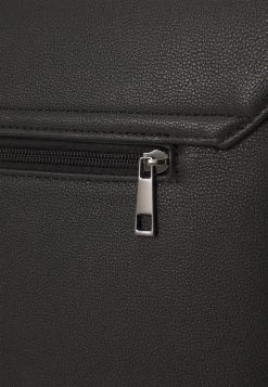 Pier One Big Messenger Bag - Bandolera - Black 12 Pier One Big Messenger Bag - Bandolera - Black -Pier One 62d724f6de5f4920b897e4e1d27e8fad