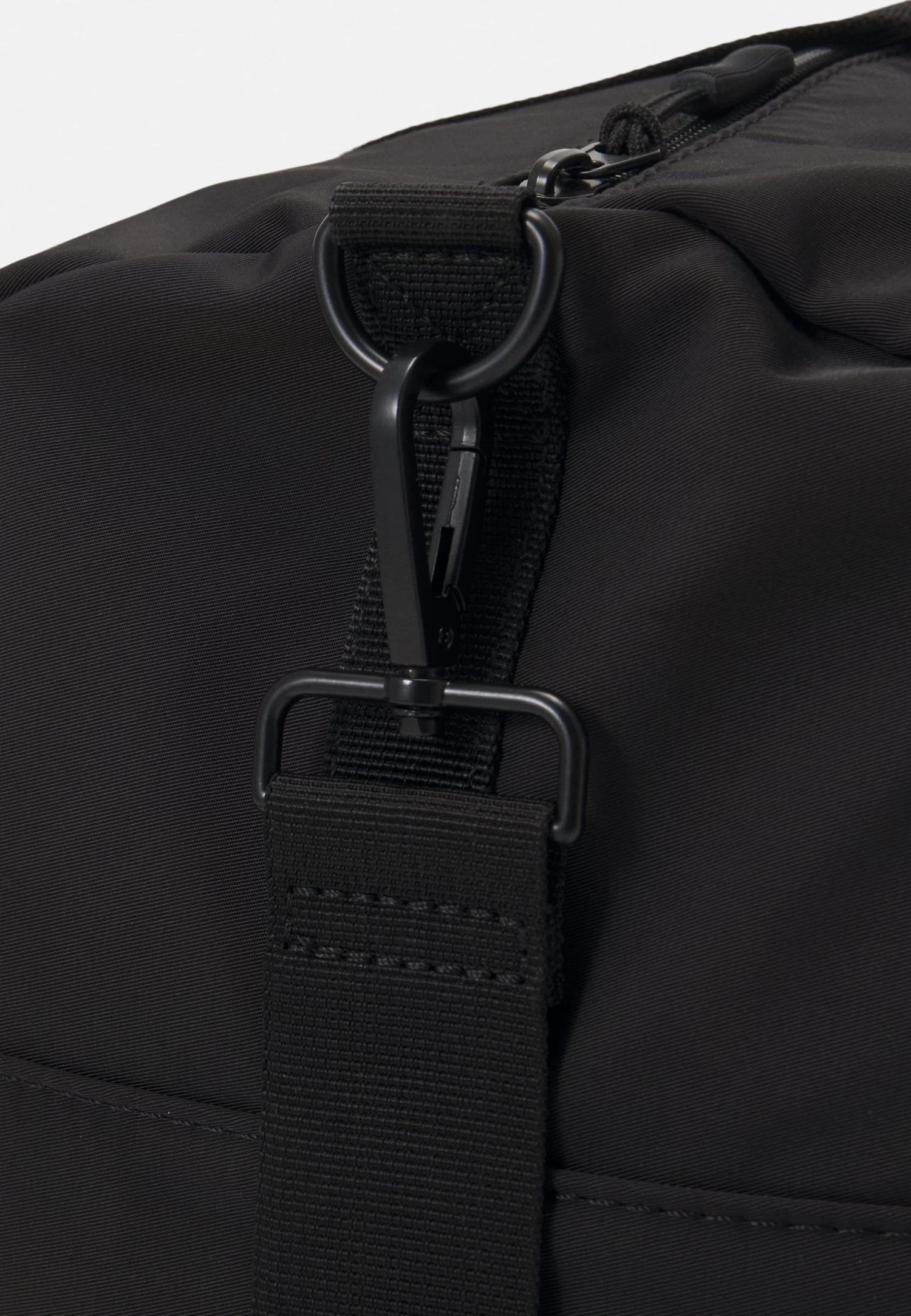 Pier One Unisex - Bolsa De Deporte - Black 6 Pier One Unisex - Bolsa De Deporte - Black - Imagen 4