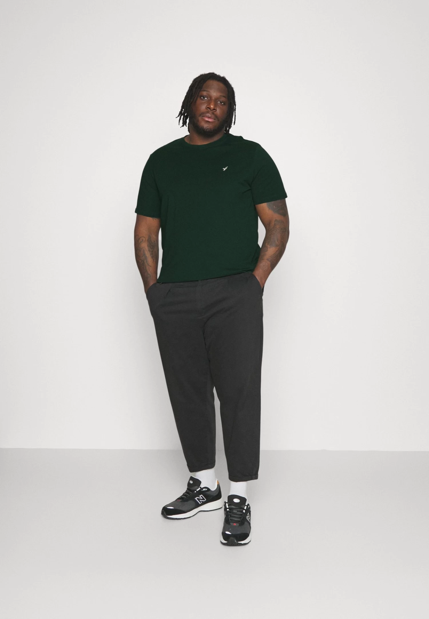 Pier One 5 Pack - Camiseta Básica - Dark Green/Beige/Light Blue 3 Pier One 5 Pack - Camiseta Básica - Dark Green/Beige/Light Blue