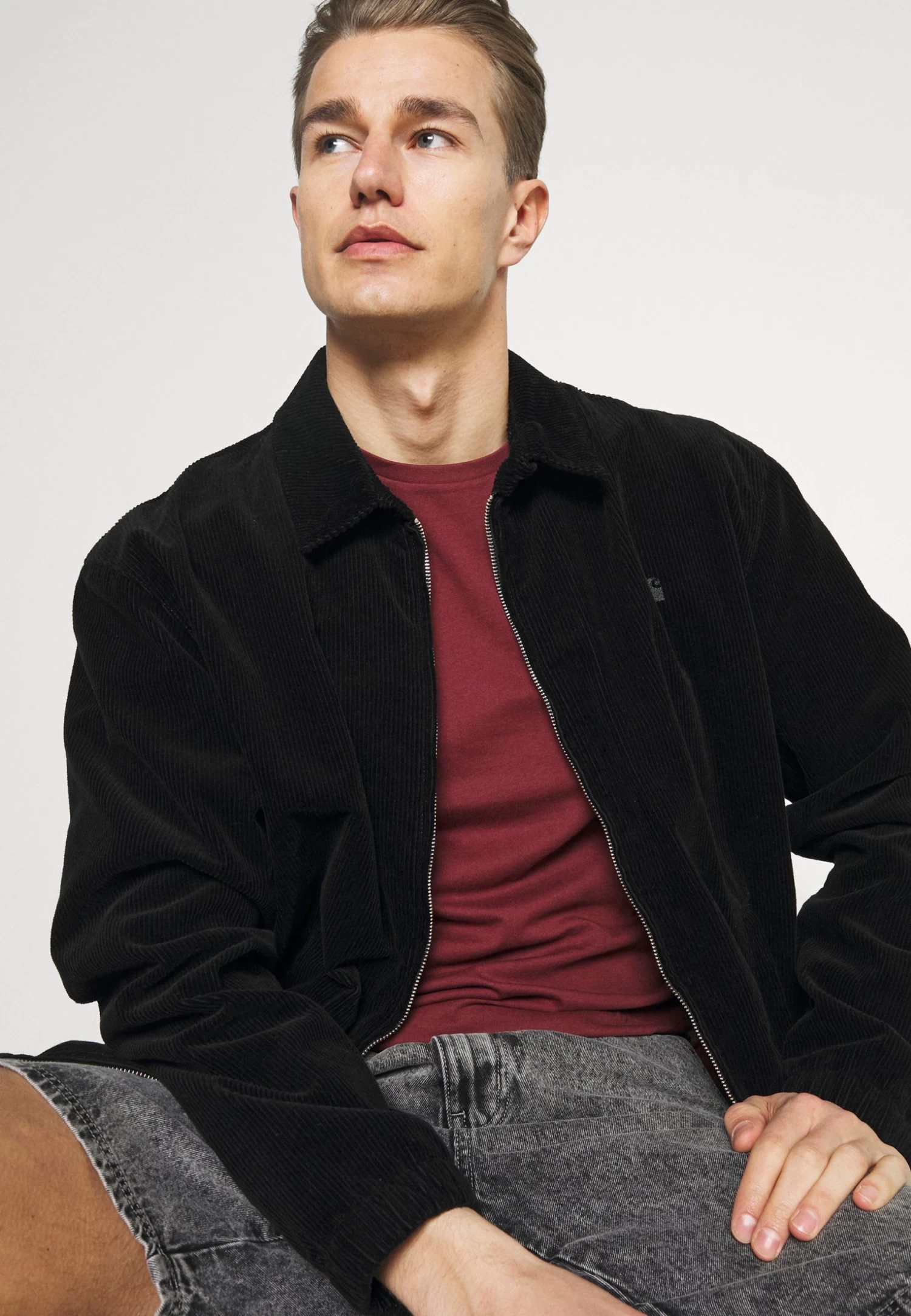 Pier One 5 Pack - Camiseta Básica - Brown/White/Black 8 Pier One 5 Pack - Camiseta Básica - Brown/White/Black - Imagen 6