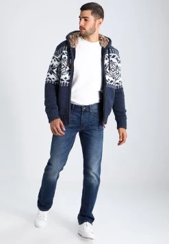 Pier One -Pier One af584458c6fb44b683f22004a587e8b7