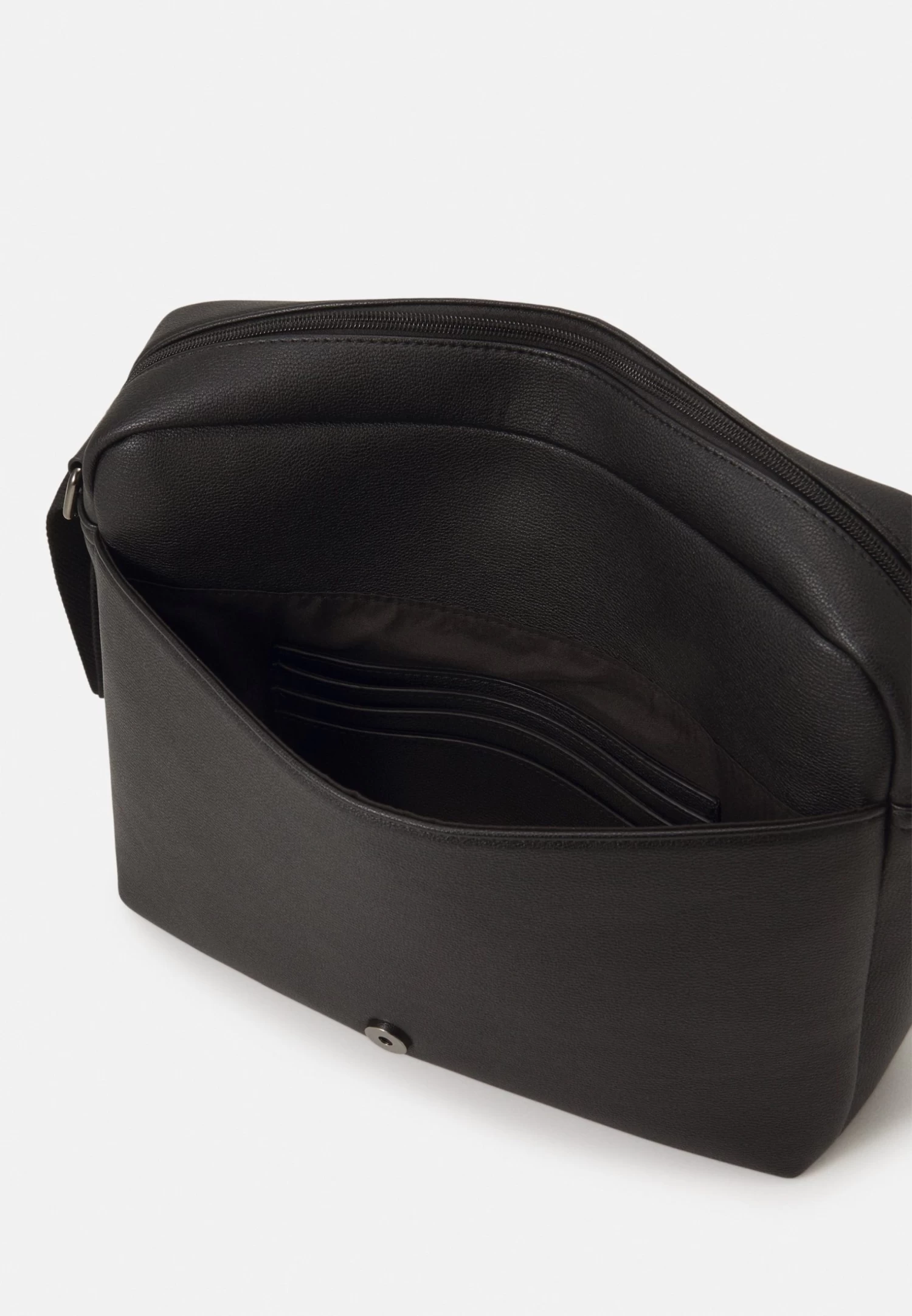 Pier One Big Messenger Bag - Bandolera - Black 6 Pier One Big Messenger Bag - Bandolera - Black - Imagen 4