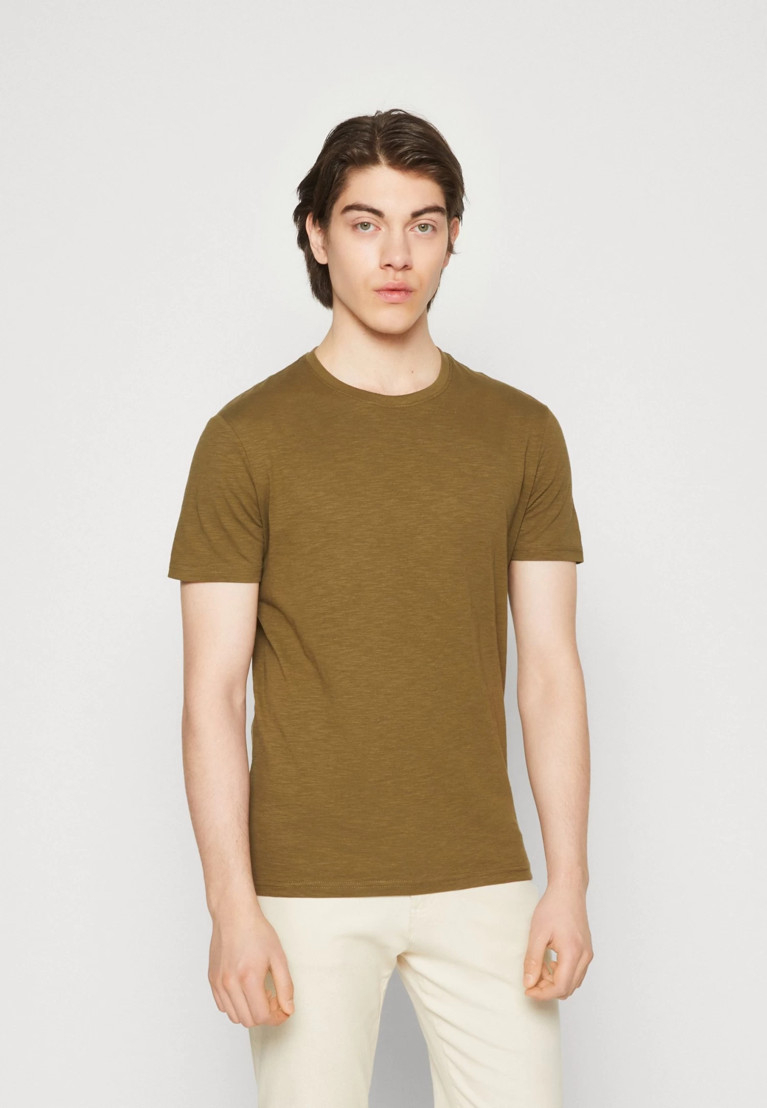 Pier One 5 Pack - Camiseta Básica - Black/Light Blue/Khaki/Mint/Beige 4 Pier One 5 Pack - Camiseta Básica - Black/Light Blue/Khaki/Mint/Beige - Imagen 2