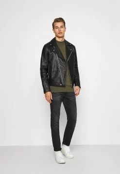 Pier One -Pier One dd3412c2e92440b69cc49535d3e2e73b