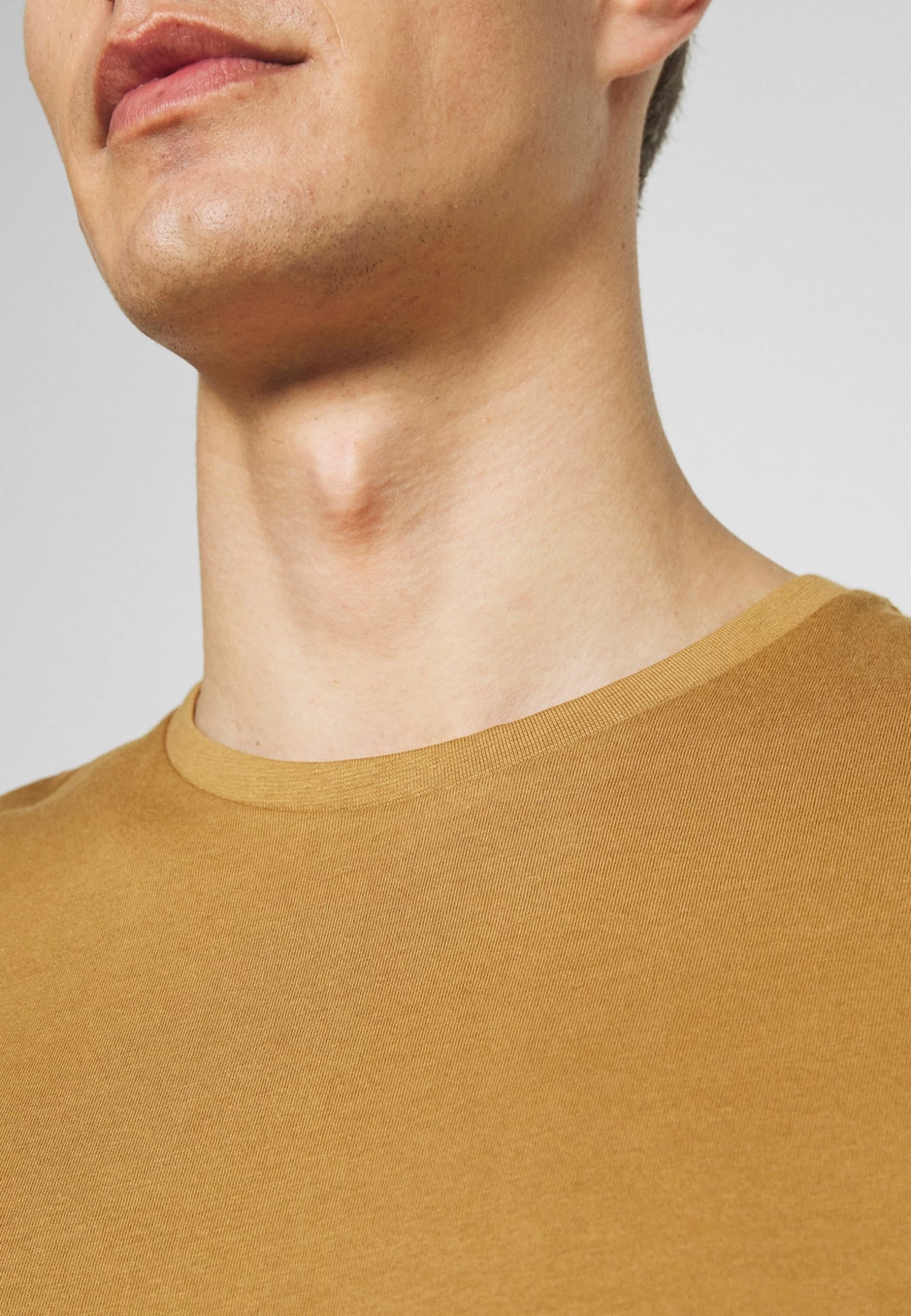 Pier One 5 Pack - Camiseta Básica - Brown/White/Black 11 Pier One 5 Pack - Camiseta Básica - Brown/White/Black - Imagen 9