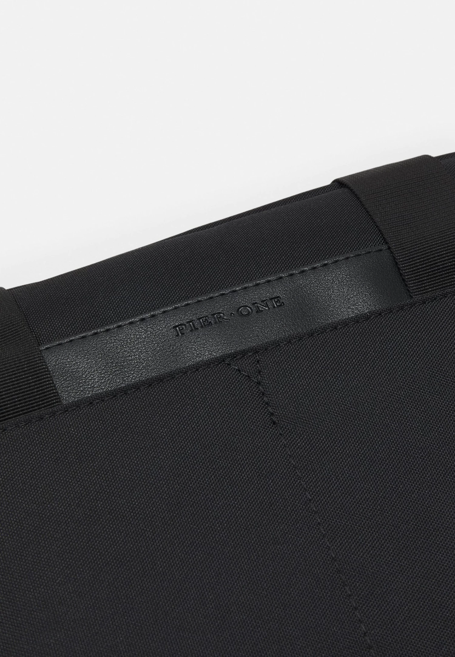 Pier One Unisex - Funda Para Portátil - Black 6 Pier One Unisex - Funda Para Portátil - Black - Imagen 4